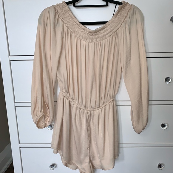 Off the shoulders, long sleeve romper - Picture 2 of 3